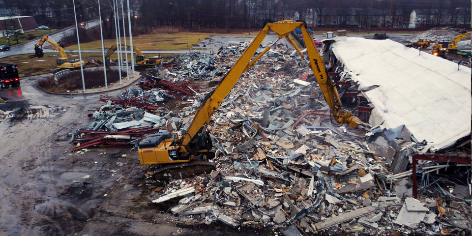 70ft-long-reach-demolition-excavator-blog-2.jpg