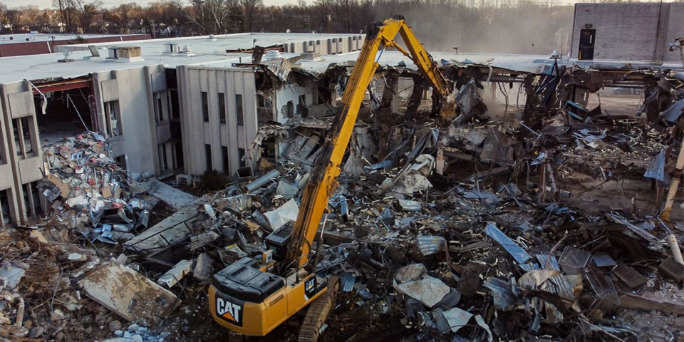70ft-long-reach-demolition-excavator-blog-3.jpg